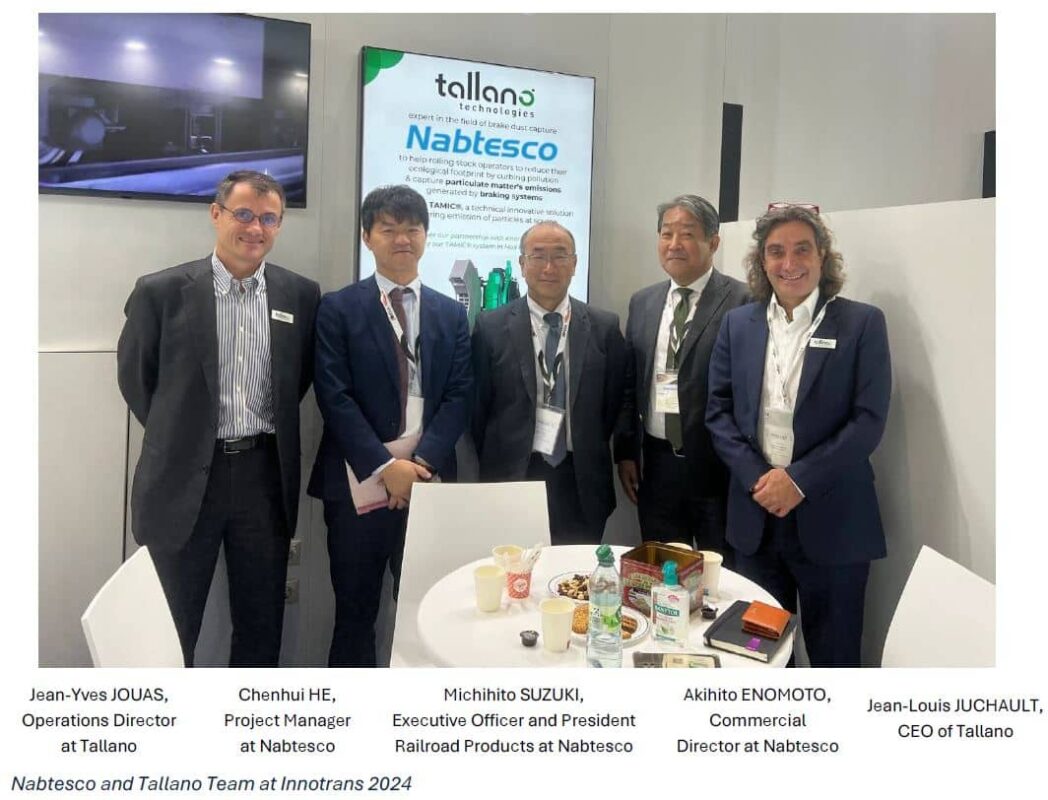 Photo du directeur général Jean-Yves Jouas et président Jean-Louis de Tallano technologies ainsi que leur partenaire au Japon Nabtesco